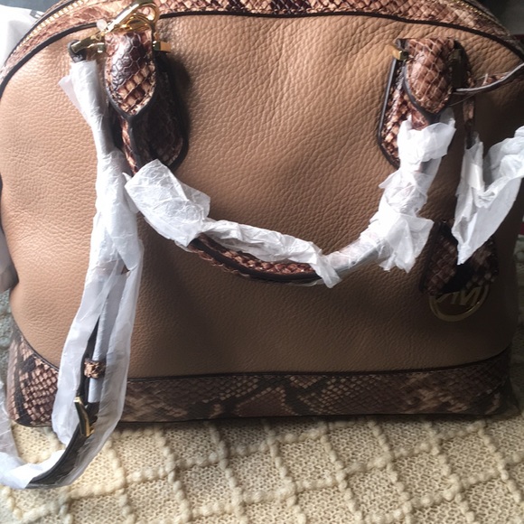 Michael Kors pebbled Leather two Tone Satchel - Picture 5 of 10